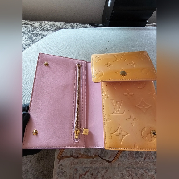 Louis Vuitton Walker Wallet Bag - Picture 4 of 15